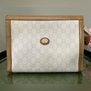 Authentic Vintage Gucci Cream GG Canvas clutch with Vintage Gucci Card